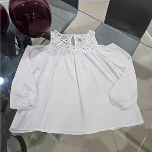 No Boundaries cold shoulder women’s blouse size Medium